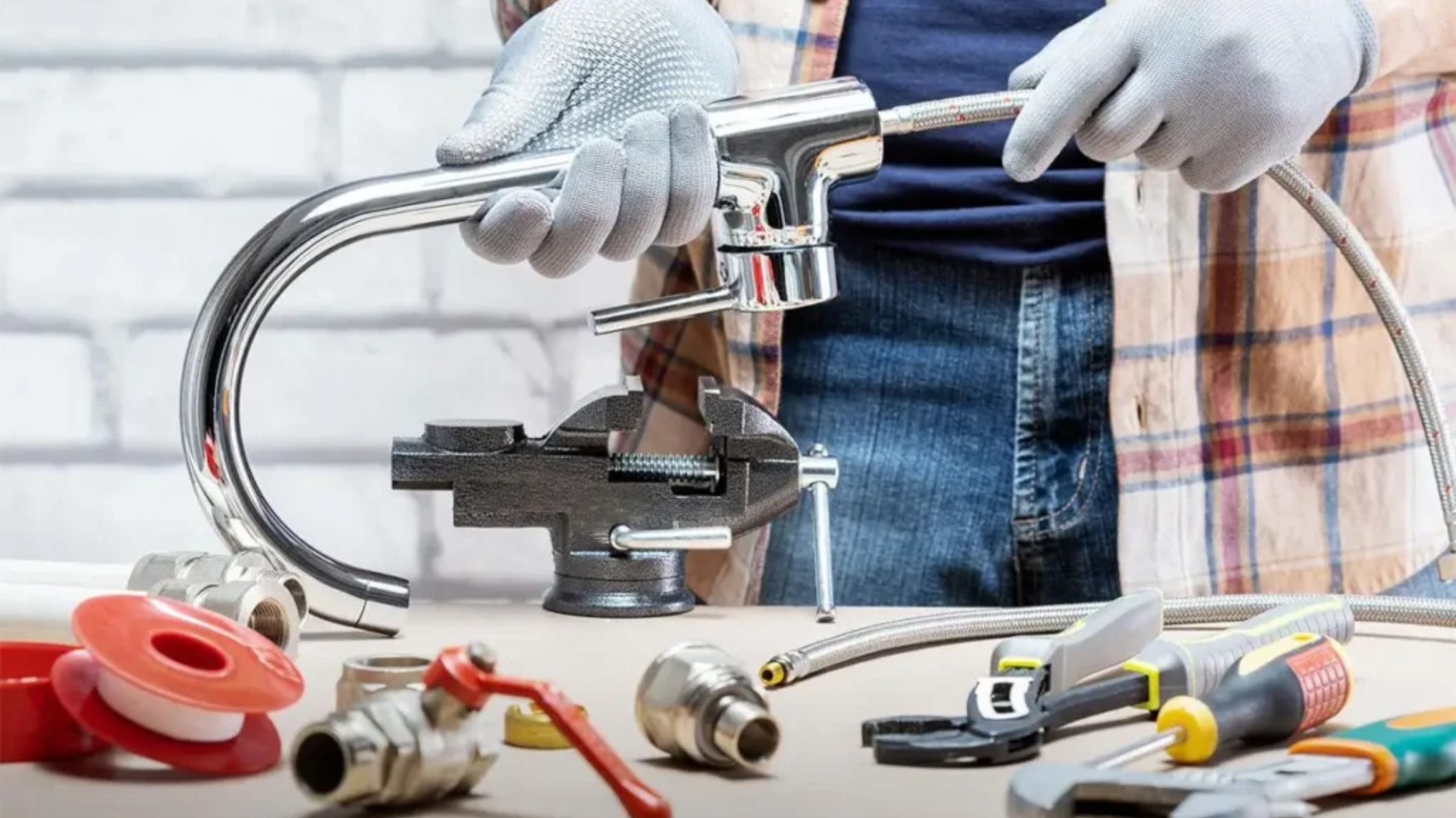signs you need professional plumbing repairs right away